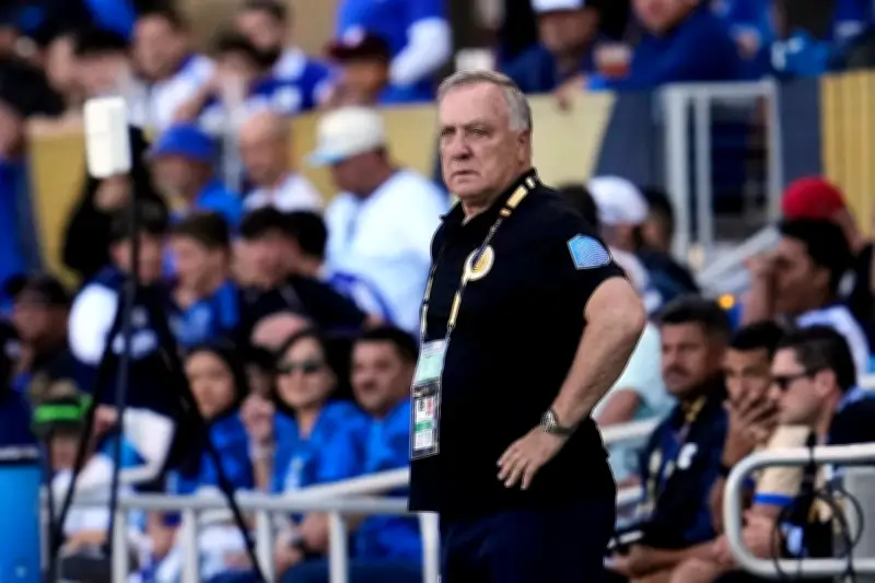HLV Dick Advocaat từ bỏ World Cup 2026 vì con gái đang gặp vấn đề sức khỏe nghiêm trọng