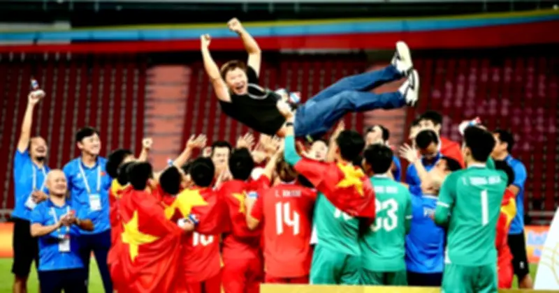 HLV Kim Sang-sik: Tết Việt thứ hai, kế hoạch đưa vợ sang và giấc mơ World Cup 2030