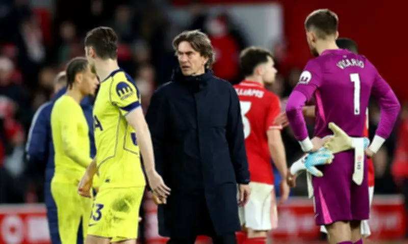 HLV Tottenham bị sa thải vì liên tục khen ngợi đối thủ Arsenal
