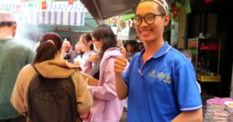 Hẻm 157 Dương Bá Trạc rộn ràng không khí Ramadan với ẩm thực và tín ngưỡng