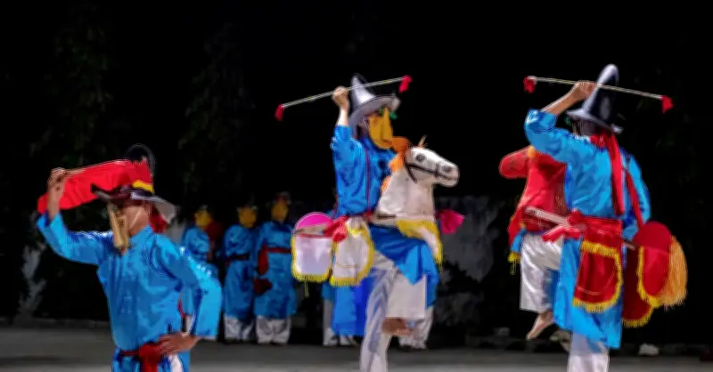 Hồn Dân Tộc Trong Các Nghi Lễ Đầu Xuân: Khi Đạo Và Đời Hòa Chung Nhịp Sống