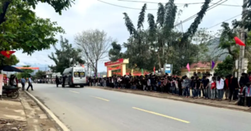 Hàng nghìn học sinh Sơn La xếp hàng tiễn biệt thầy hiệu trưởng qua đời vì tai nạn