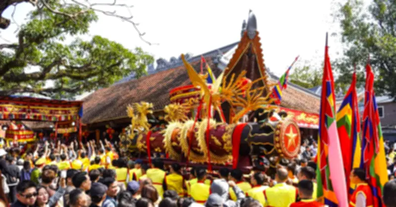 Hàng nghìn người trẩy hội rước pháo đông kỵ đầu xuân tại Hà Nội