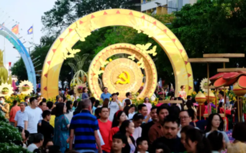 Hàng Ngàn Người Đổ Về Vườn Hoa Lý Thái Tổ Đón Giao Thừa 2026