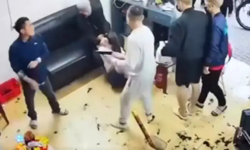 Hưng Yên: Băng nhóm cầm súng đánh chủ tiệm cắt tóc để đòi nợ 10 triệu đồng