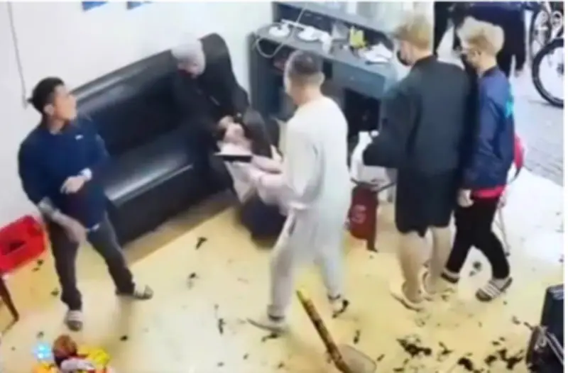 Hưng Yên: Bắt tạm giam nhóm thanh niên dùng súng, hung khí đòi nợ tại tiệm cắt tóc