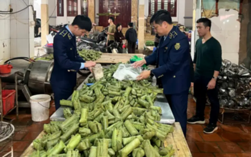 Hưng Yên: Khởi tố hai đối tượng sản xuất giò chả chứa hàn the