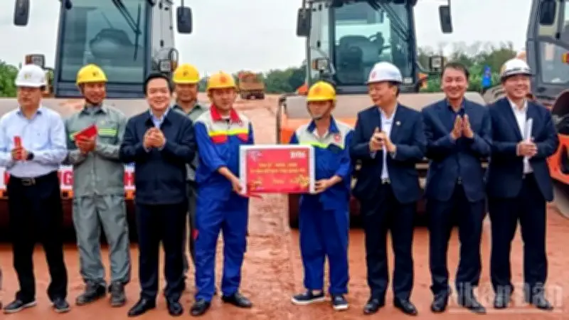 Hưng Yên đẩy nhanh tiến độ hai dự án đường trọng điểm dọc sông Hồng