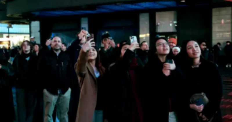 Hình ảnh Việt Nam với Chim Lạc xuất hiện rực rỡ tại Quảng trường Thời đại New York