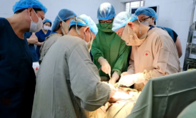 Hành trình 30 ngày cân não cứu mẹ và con của sản phụ ung thư buồng trứng tại Hà Nội