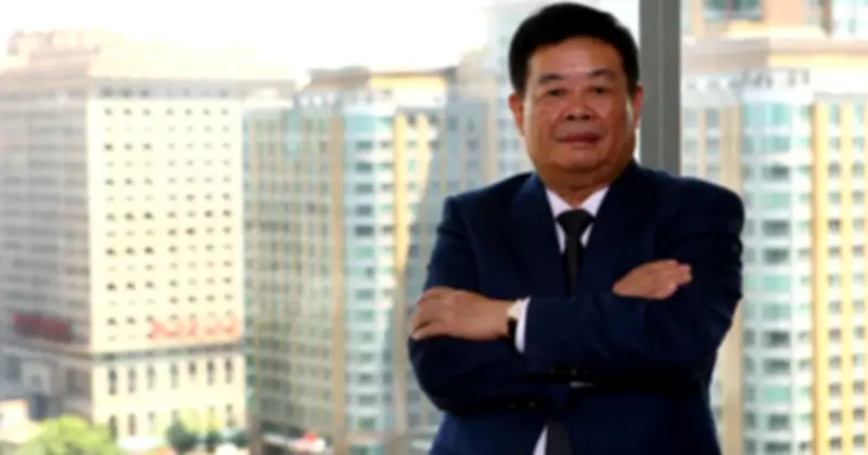 Hành trình từ cậu bé bán thuốc lá vụn đến 'vua thủy tinh' và tỷ phú từ thiện Tào Đức Vượng