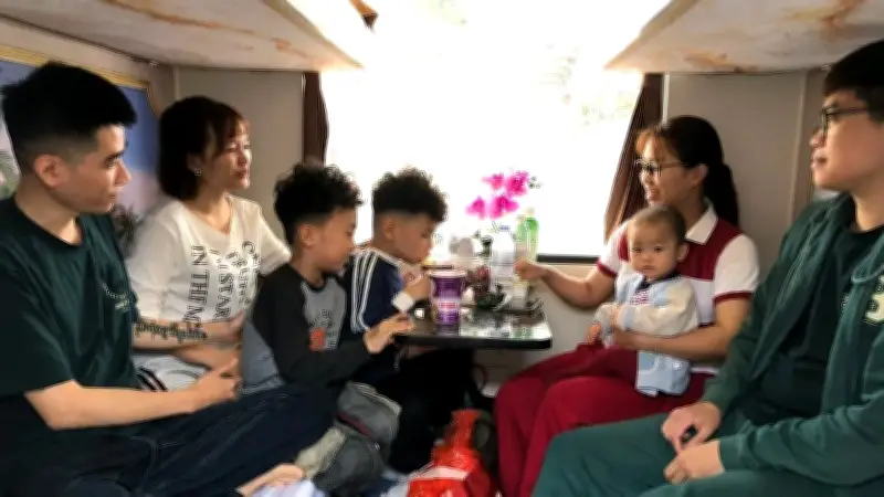 Hành Trình Tàu Tết: Niềm Vui Đoàn Viên Và Sự Hy Sinh Thầm Lặng Của Nhân Viên Đường Sắt