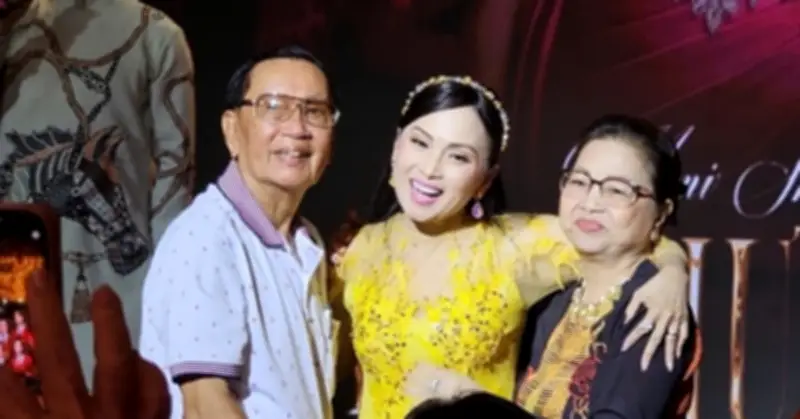 Hành trình vất vả từ Mỹ về Việt Nam đón Tết của ca sĩ tỷ phú Hà Phương