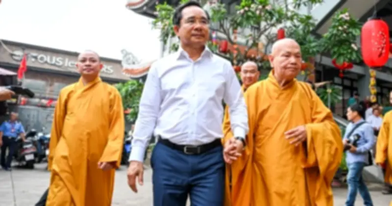 Chủ tịch TP.HCM thăm, chúc tết Giáo hội Phật giáo Việt Nam nhân dịp xuân mới