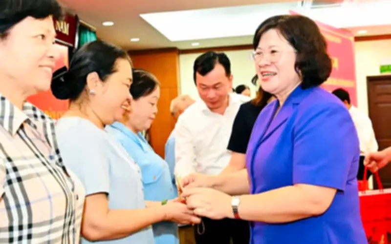 TP.HCM trao quà Tết cho các bí thư chi bộ khó khăn, thúc đẩy phát triển địa phương