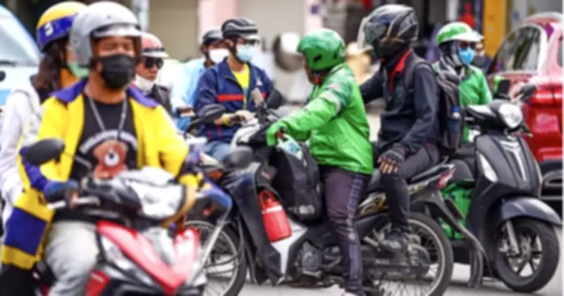 TPHCM: Khủng hoảng đặt xe công nghệ dịp cuối năm, người dân chờ hàng giờ