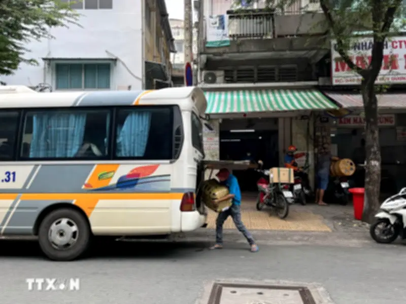 TP.HCM siết chặt xử lý xe dù, bến cóc dịp cận Tết