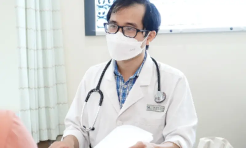 Ho ra đờm nâu gỉ sét kéo dài: Dấu hiệu cảnh báo bệnh lý nguy hiểm