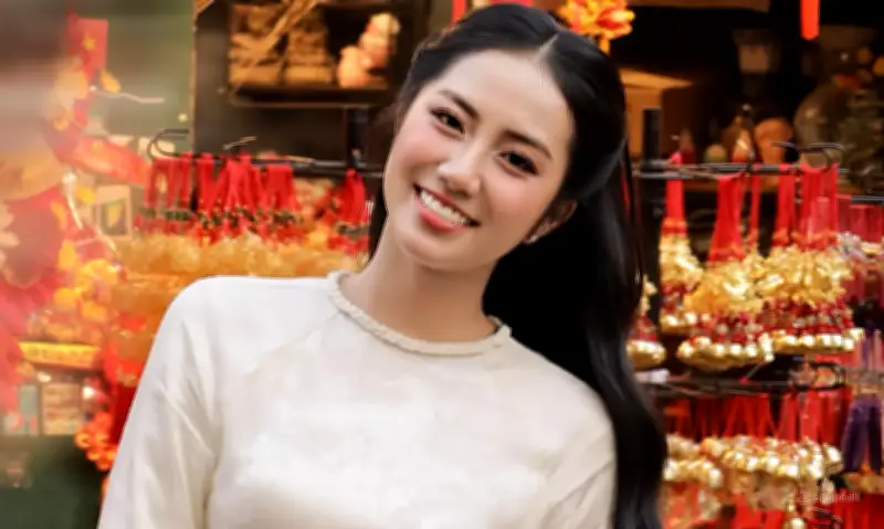 Hoa hậu Hà Trúc Linh và dàn người đẹp khoe sắc áo dài cuối năm, chia sẻ dự định tương lai