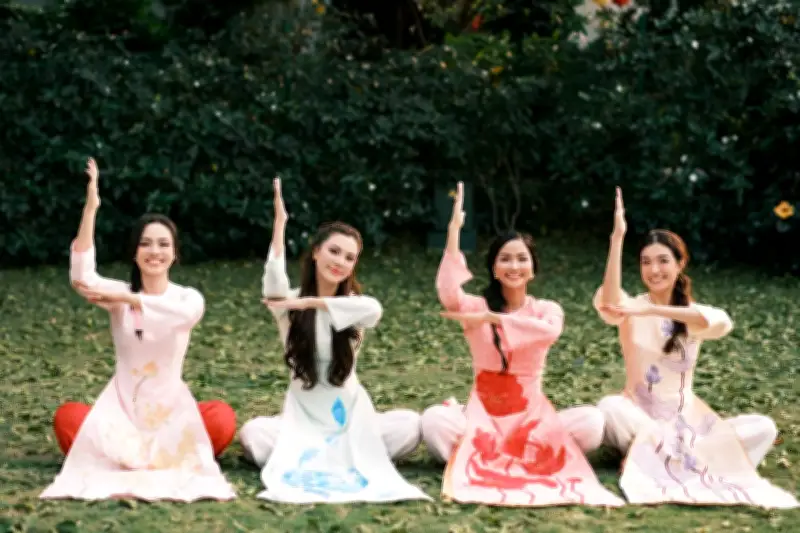 Hoa hậu, Á hậu Hoàn vũ Việt Nam khoe ảnh áo dài vui nhộn, phá cách