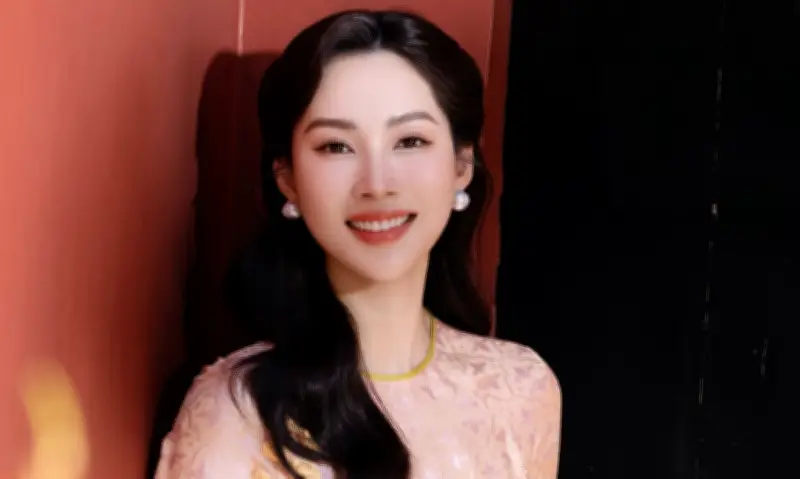 Hoa hậu Đặng Thu Thảo đón Tết Bính Ngọ với phong cách truyền thống thanh lịch