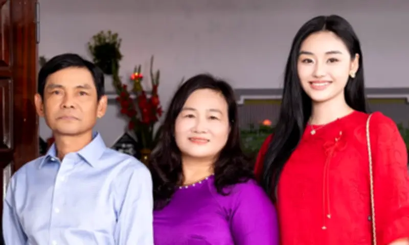 Hoa hậu Yến Nhi: 'Thành công là sửa nhà cho cha mẹ sau trận lũ lịch sử'