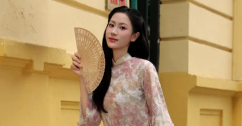 Hoa khôi bóng chuyền Kiều Trinh và đồng đội rạng rỡ đón Tết trong tà áo dài