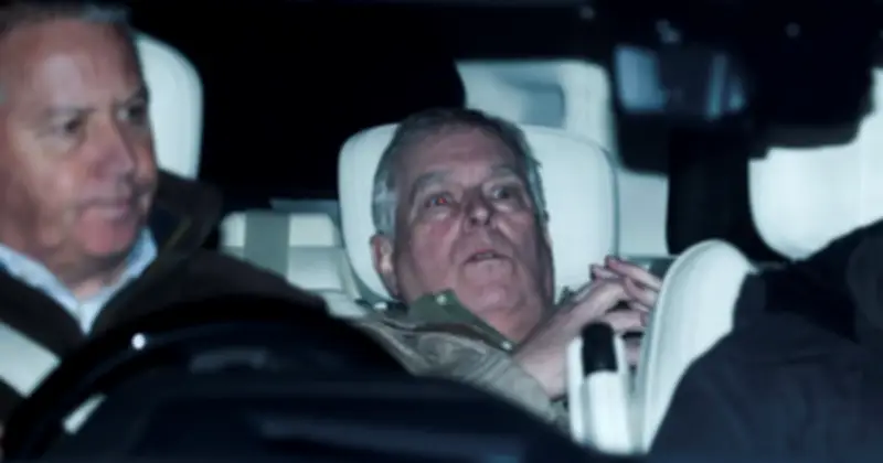 Hoàng tử Anh Andrew bị bắt vì nghi ngờ tiết lộ tài liệu mật cho Epstein