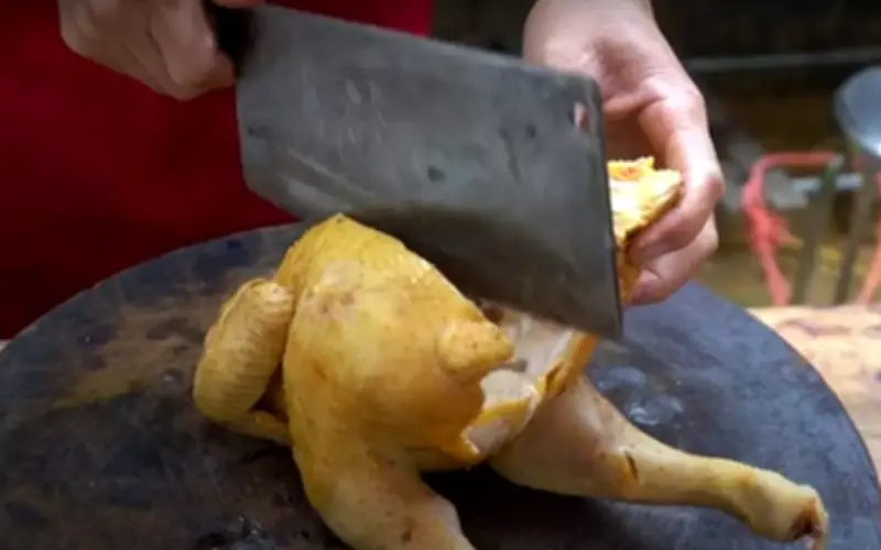 Bệnh viện E cứu ngón tay bệnh nhân bị dao chặt thịt gà gây tổn thương nặng