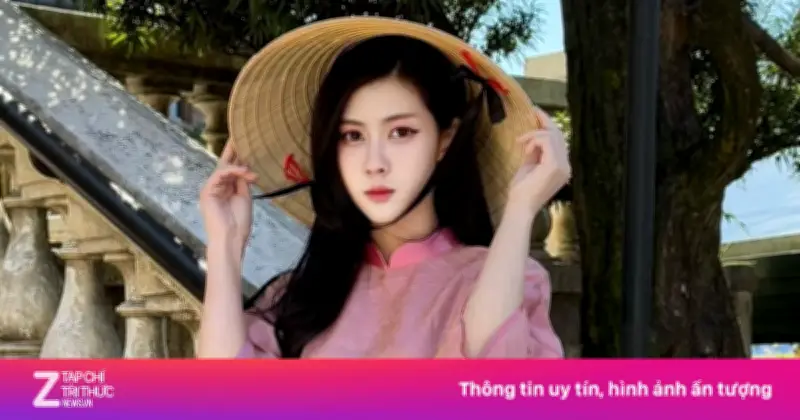 Hot Girl Thái Lan Pinto Hathairat Gây Sốt Khi Diện Áo Dài, Tấm Tắc Khen Phở Việt Nam