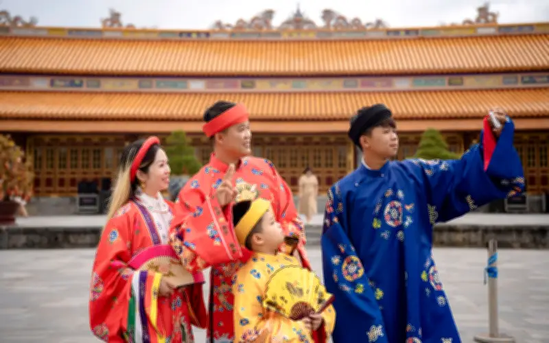 Huế “Bùng Nổ” Du Khách Quốc Tế Dịp Tết, Doanh Thu Tăng Vọt Trên 300%