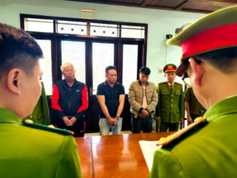 Huế: Khởi tố, bắt tạm giam 3 đối tượng khai thác khoáng sản trái phép tại mỏ cao lanh La Dứt