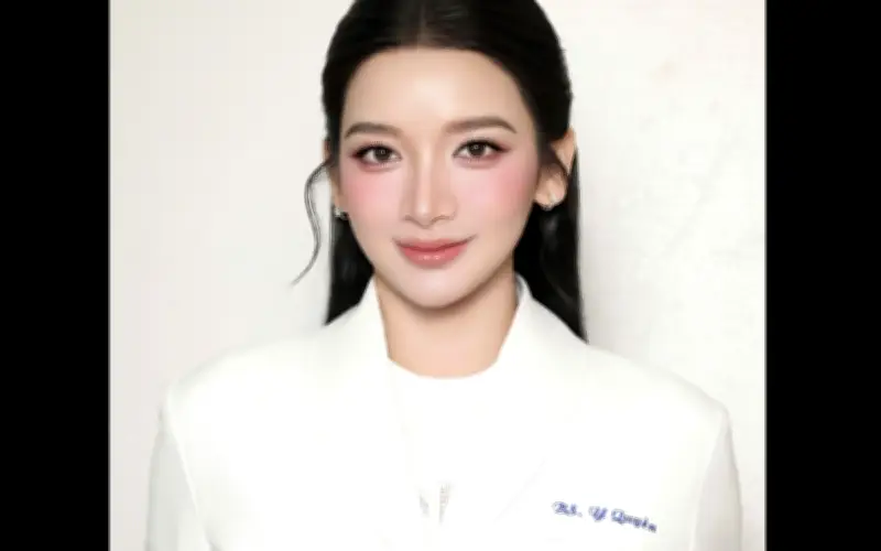 Á Hậu Quế Giá Lại Gây Chú Ý Khi Cả Gia Đình Đều Là Bác Sĩ