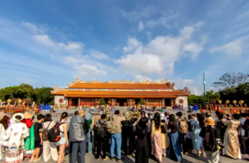 Huế tái hiện lễ Thiết triều Nguyên đán thu hút đông đảo du khách dịp Tết Bính Ngọ 2026