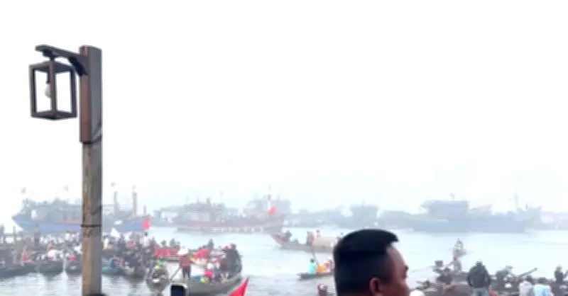Huế tạm dừng Lễ hội cầu ngư sau sự cố chìm thuyền khiến hai mẹ con tử vong
