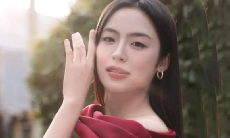 Á hậu Vân Nhi bất ngờ biến mất một tháng, ngất xỉu giữa rừng