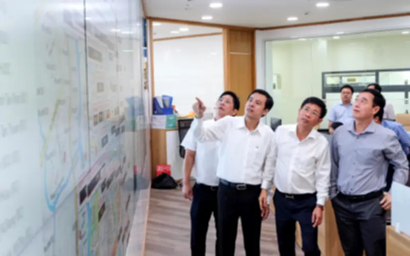 Đại biểu Trần Anh Tuấn thảo luận về an ninh nguồn nước tại Công ty Cấp nước Nhà Bè