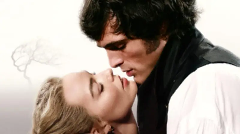 Đồi Gió Hú' Thống Trị Phòng Vé Dù Gây Tranh Cãi: Doanh Thu Khủng, Phê Bình Trái Chiều