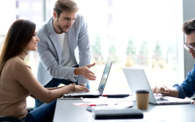 Đi Làm Đầu Năm: Bí Quyết Đón Tài Lộc Và Bình An Khi Trở Lại Công Sở