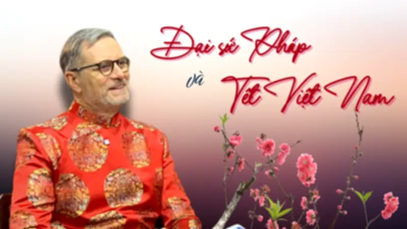 Đại sứ Pháp xúc động trải nghiệm Tết Việt tại Văn Miếu-Quốc Tử Giám