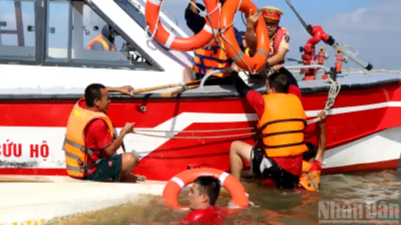 Đội thuyền Tam Hiệp bị lật tại giải đua thuyền Đồng Nai, 12 VĐV được cứu hộ an toàn