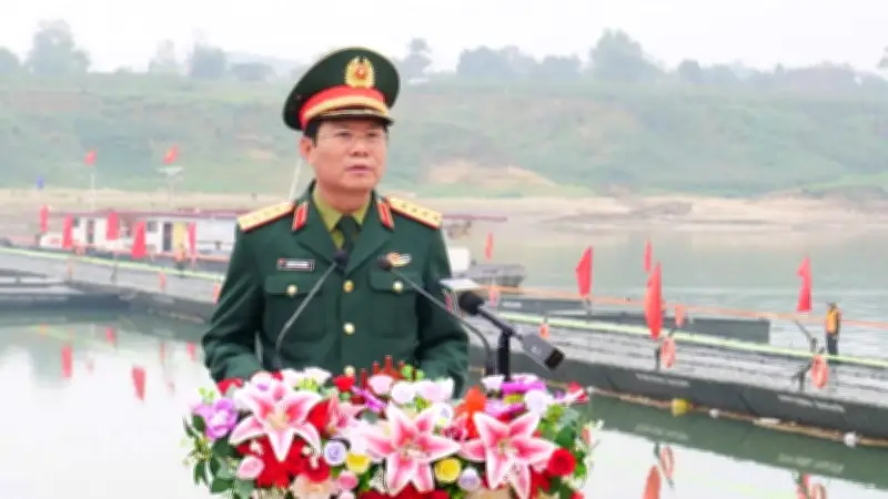 Đại tướng Nguyễn Tân Cương dự lễ thông xe cầu phao Đoan Hùng, khẳng định tinh thần quân dân