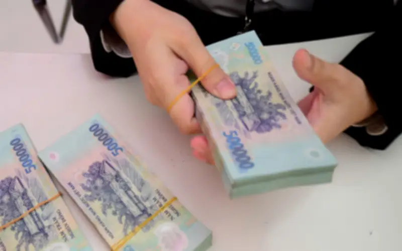 Lãi suất liên ngân hàng hạ nhiệt, thị trường tài chính biến động phức tạp