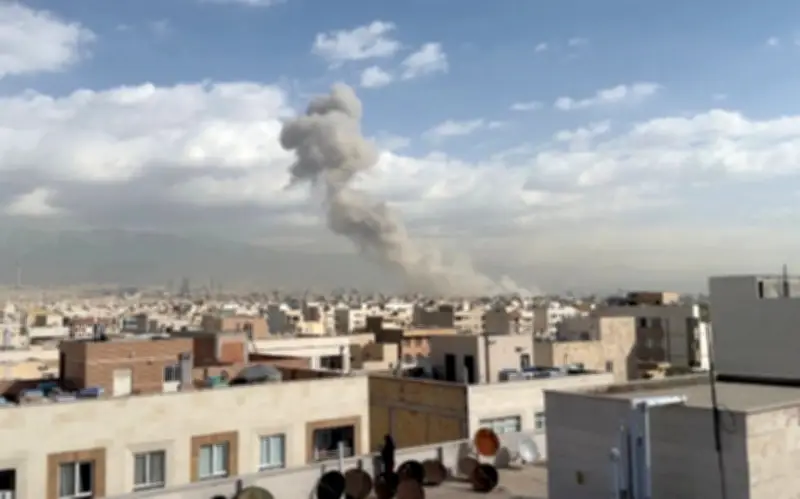 Iran Phóng Hàng Chục Tên Lửa Về Israel, Căng Thẳng Leo Thang Tại Trung Đông