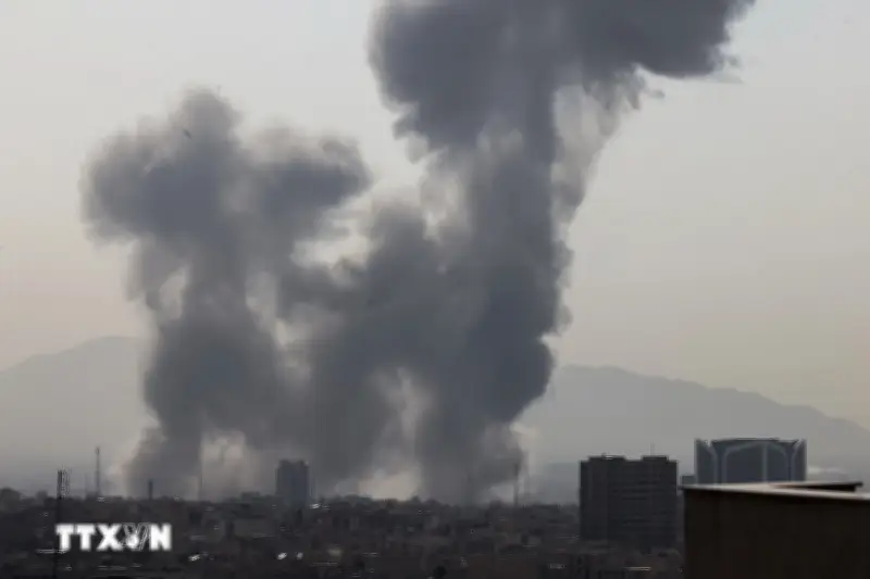 Iran xác nhận có thương vong sau vụ không kích, tình hình căng thẳng leo thang