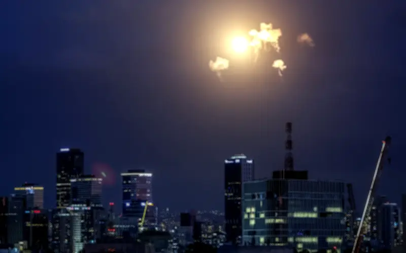 Israel Mở Đợt Không Kích Lớn Nhất Vào Iran, Đóng Cửa Eo Biển Hormuz