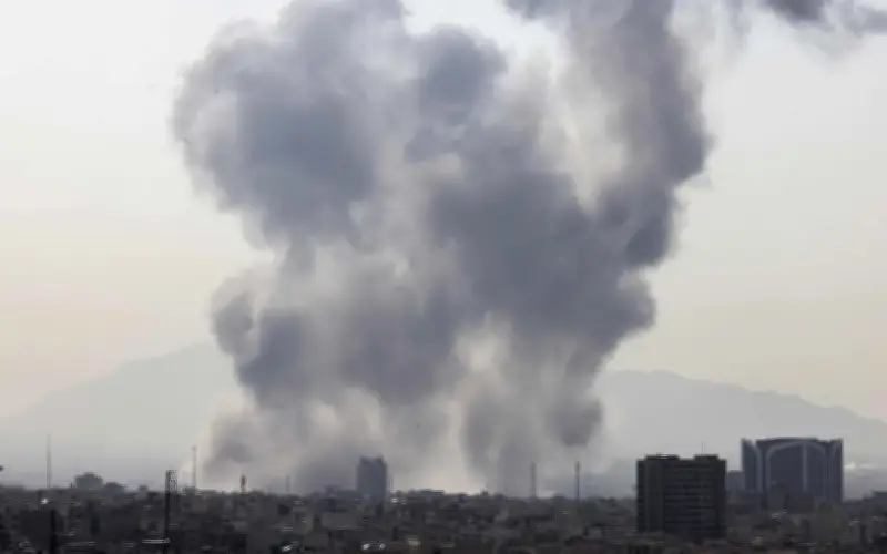 Israel và Iran Đóng Cửa Không Phận Sau Các Cuộc Không Kích, Gây Xáo Trộn Hàng Không Quốc Tế