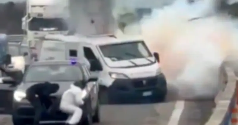 Băng cướp Ý dựng 'rào lửa' phong tỏa quốc lộ, nổ súng cướp xe chở tiền giữa ban ngày