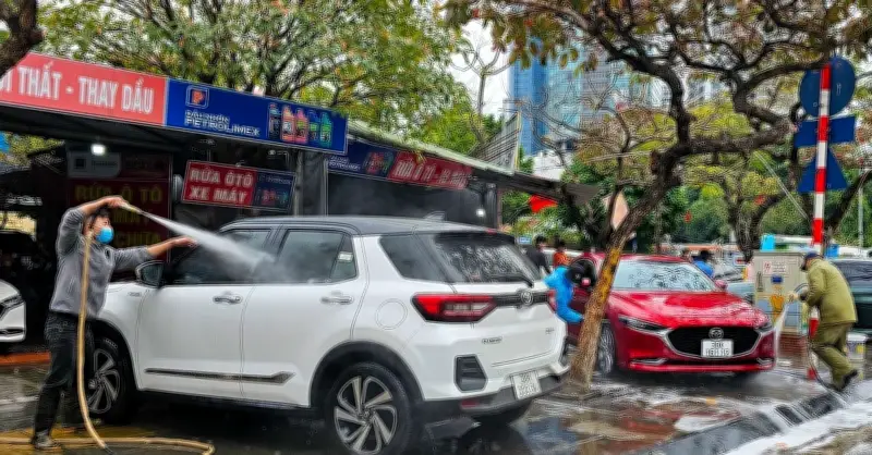 Điều chỉnh gương chiếu hậu: Thói quen sạch sẽ hay sai lầm nguy hiểm?