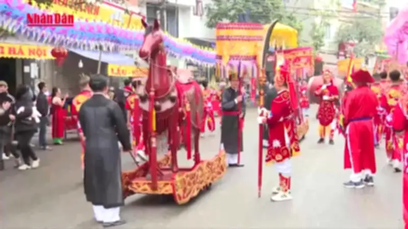 Điệu Múa Cổ Truyền 'Con Đi Đánh Bóng' Sống Lại Tại Lễ Hội Làng Triều Khúc